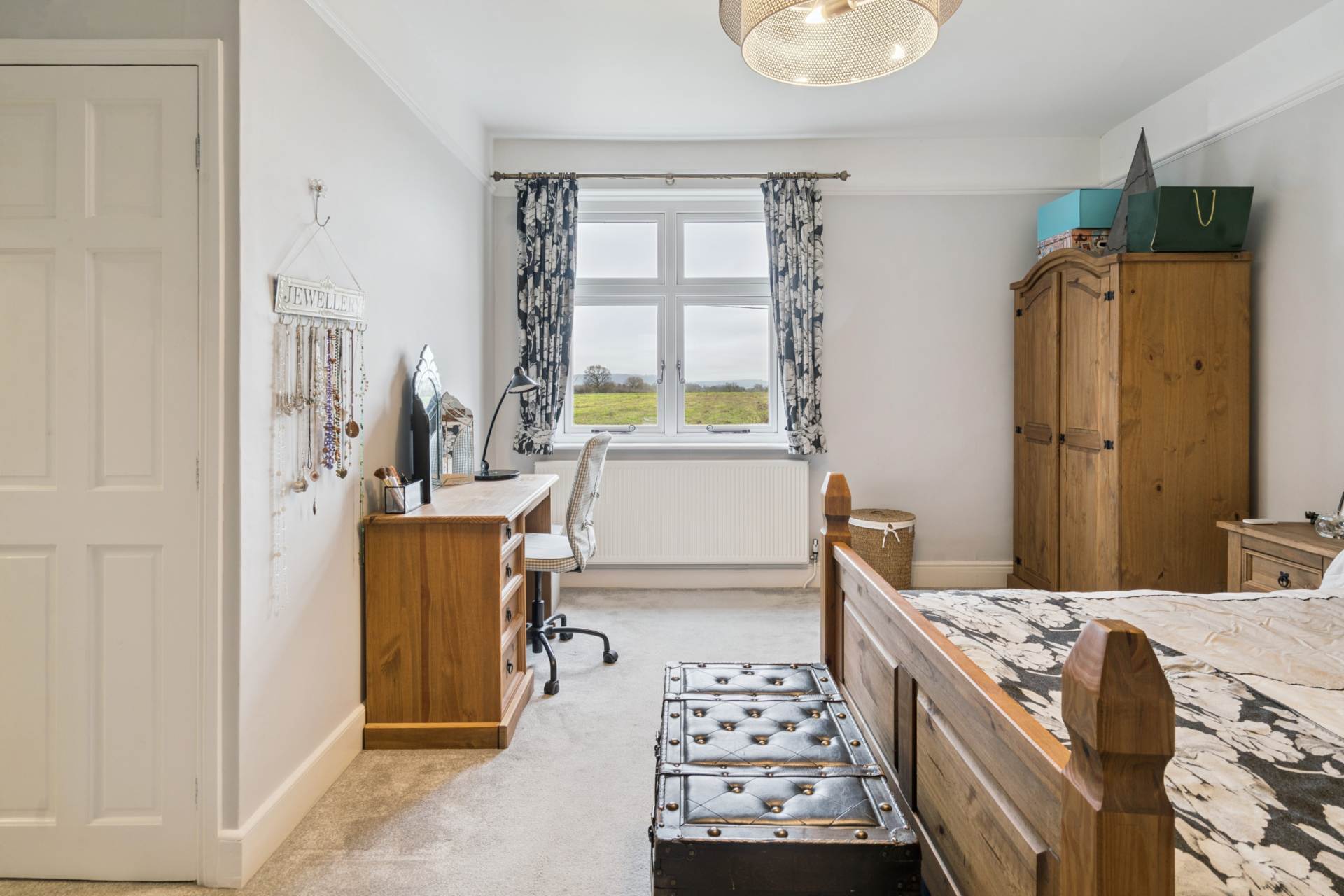 Aston Clinton, Image 17