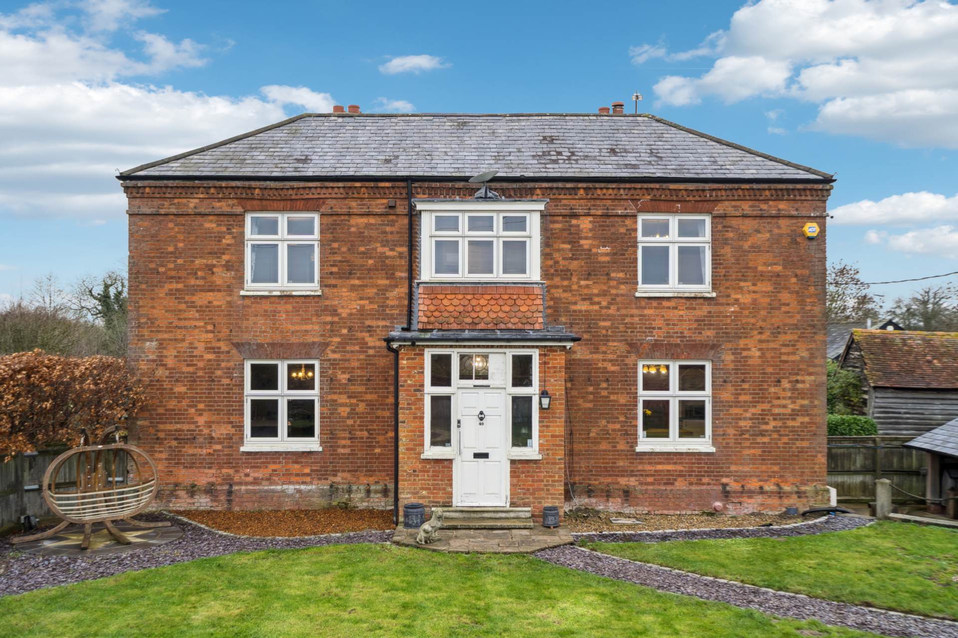 Aston Clinton, Image 2