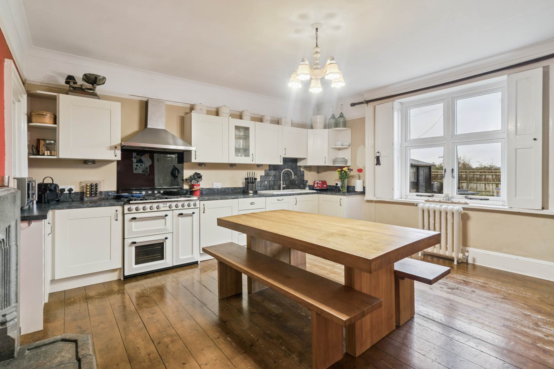 Aston Clinton, Image 4