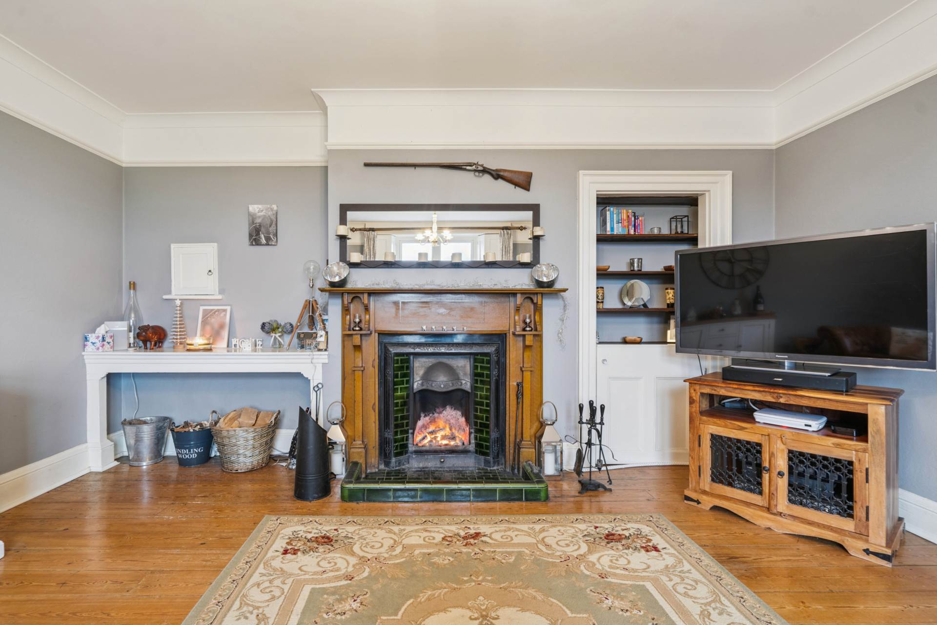 Aston Clinton, Image 5