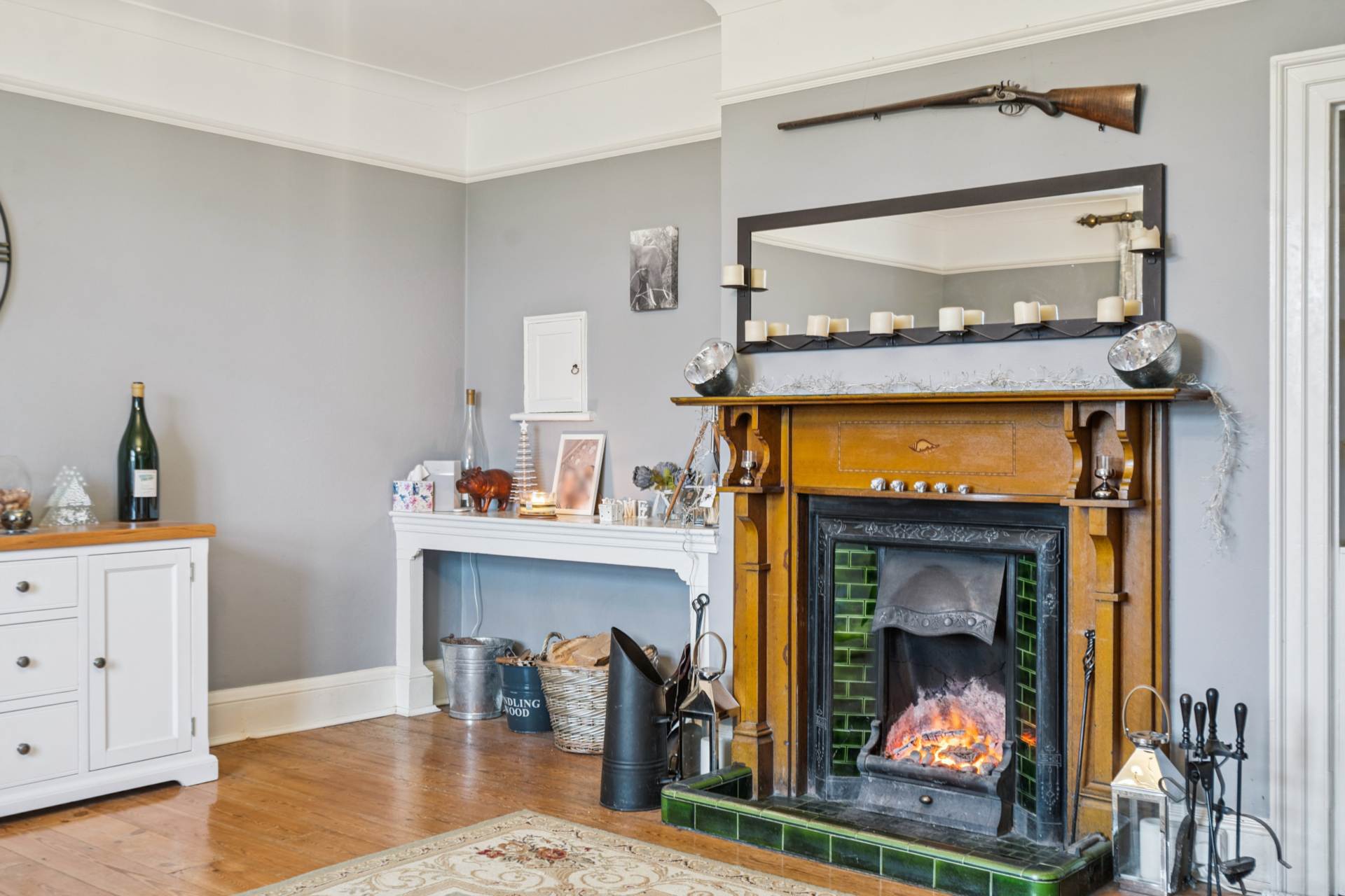 Aston Clinton, Image 6