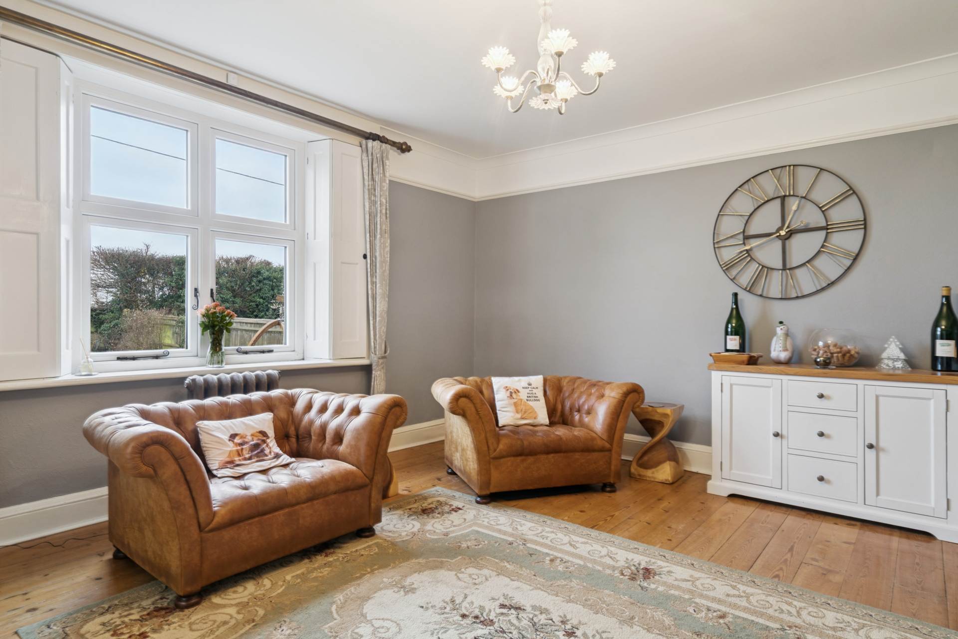 Aston Clinton, Image 7