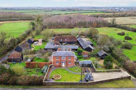 Aston Clinton, Image 1