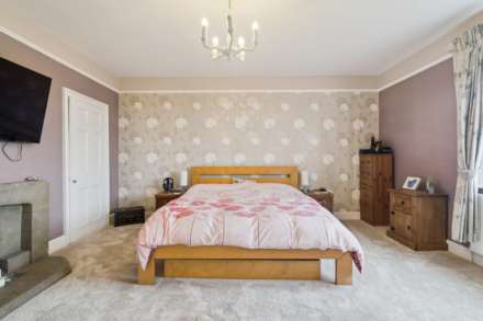 Aston Clinton, Image 12