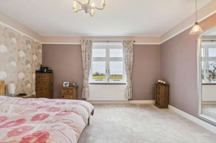 Aston Clinton, Image 13