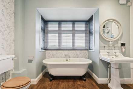 Aston Clinton, Image 16