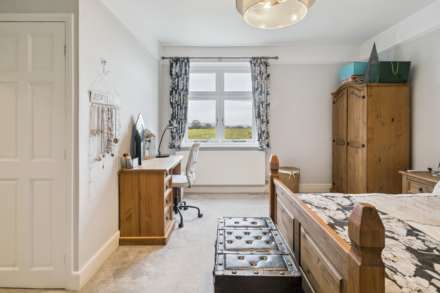 Aston Clinton, Image 17