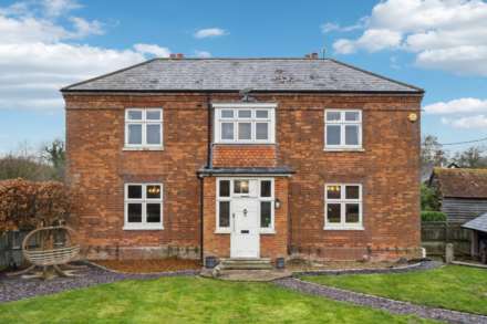 Aston Clinton, Image 2