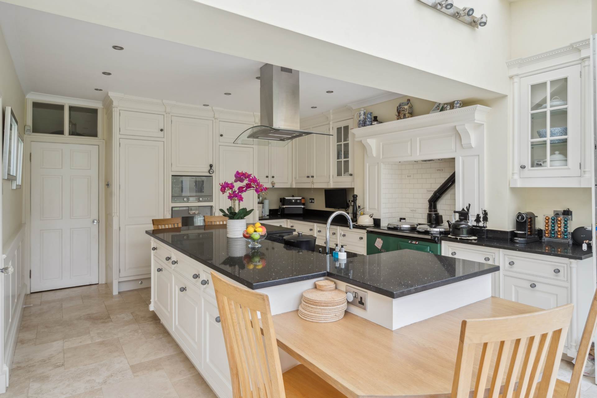 Chipperfield Road, Bovingdon, Image 17
