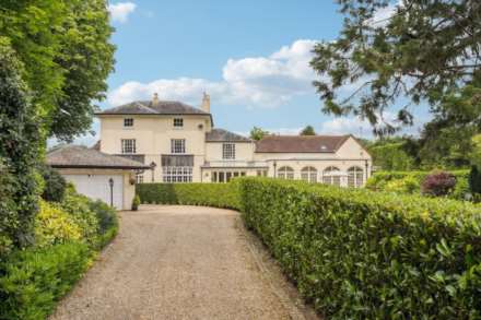 7 Bedroom Semi-Detached, Chipperfield Road, Bovingdon