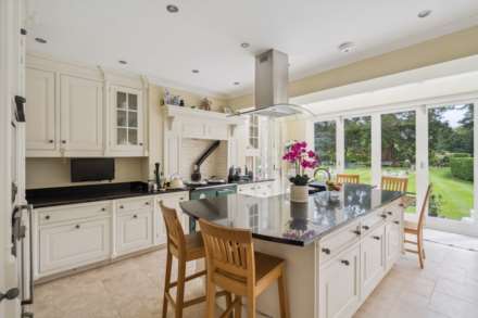 Chipperfield Road, Bovingdon, Image 16
