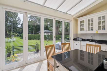 Chipperfield Road, Bovingdon, Image 18
