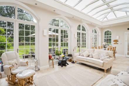 Chipperfield Road, Bovingdon, Image 19