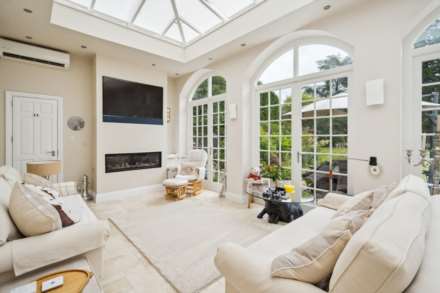 Chipperfield Road, Bovingdon, Image 20
