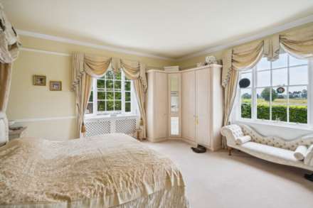 Chipperfield Road, Bovingdon, Image 25