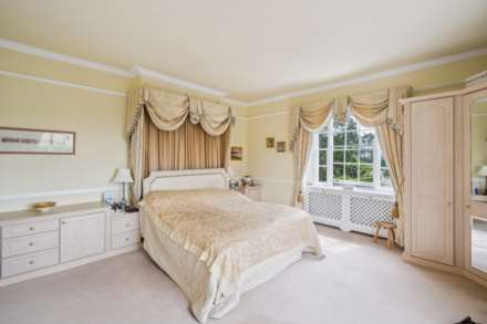 Chipperfield Road, Bovingdon, Image 26