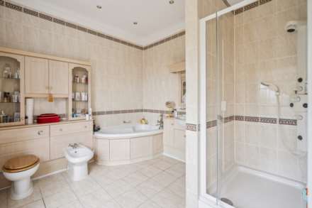Chipperfield Road, Bovingdon, Image 27