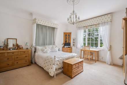 Chipperfield Road, Bovingdon, Image 28