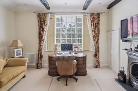 Chipperfield Road, Bovingdon, Image 34