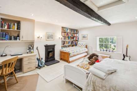 Chipperfield Road, Bovingdon, Image 38