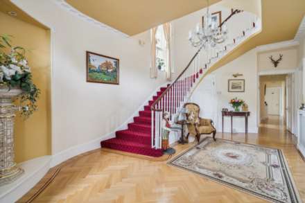 Chipperfield Road, Bovingdon, Image 4