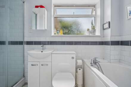 Chlitern Way, Tring, Image 19