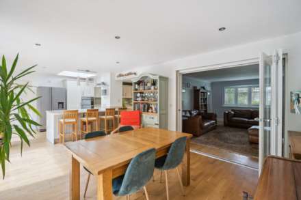 Chlitern Way, Tring, Image 8