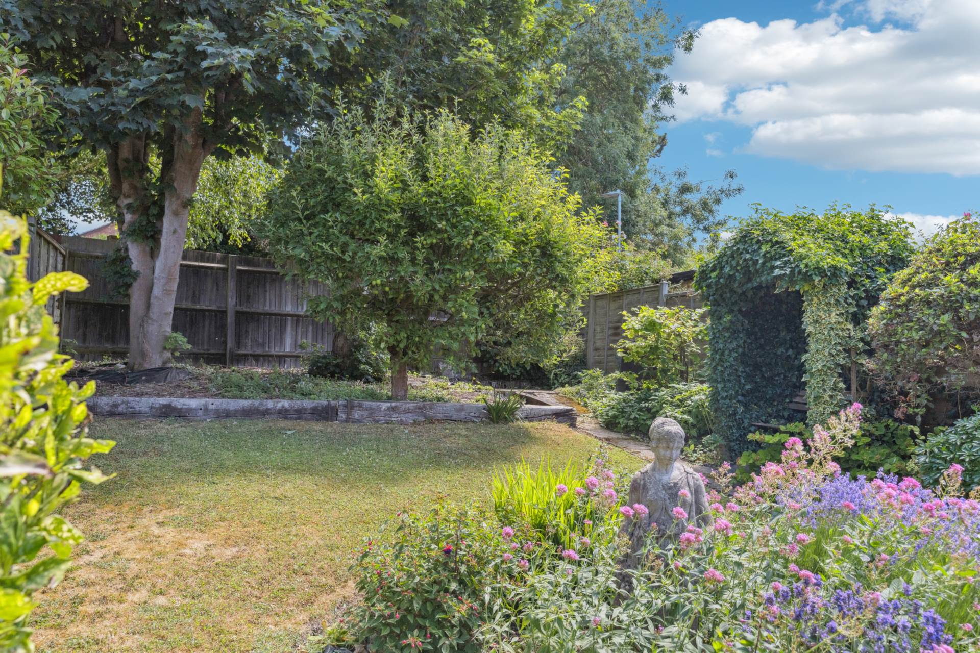 Mill Gardens, Tring, Image 14