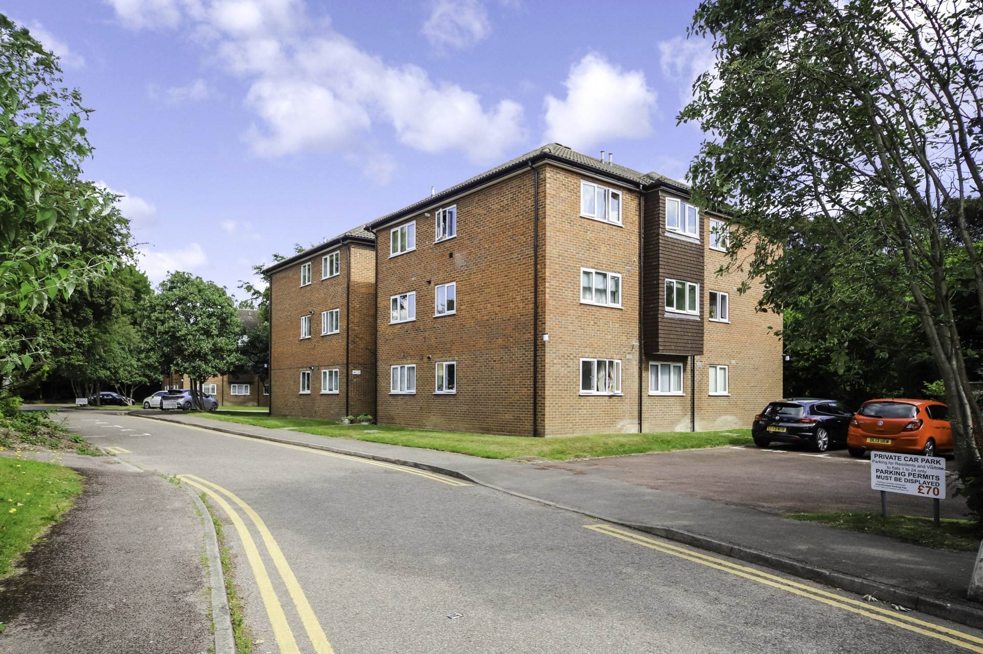 St Well Court, Berkhamsted, Image 1