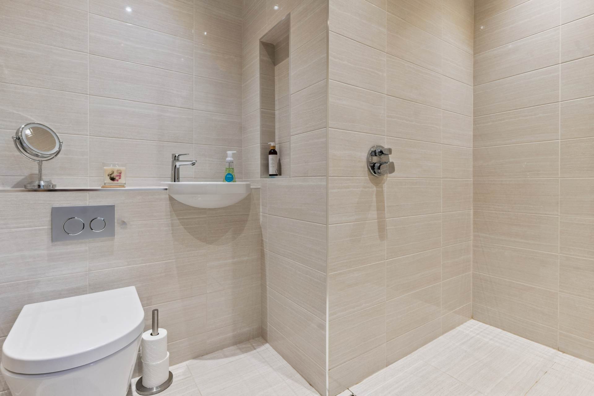 Mentmore, Buckinghamshire, Image 19