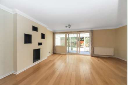 Faversham Close, Tring, Image 2