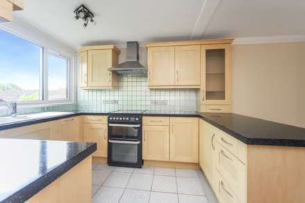 Faversham Close, Tring, Image 4