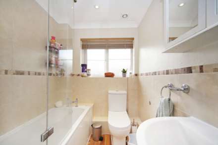 Meadowbrook, Tring, Image 16