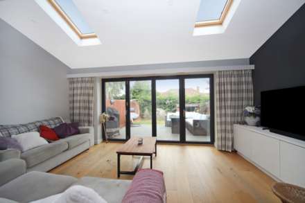 Meadowbrook, Tring, Image 8