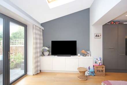 Meadowbrook, Tring, Image 9