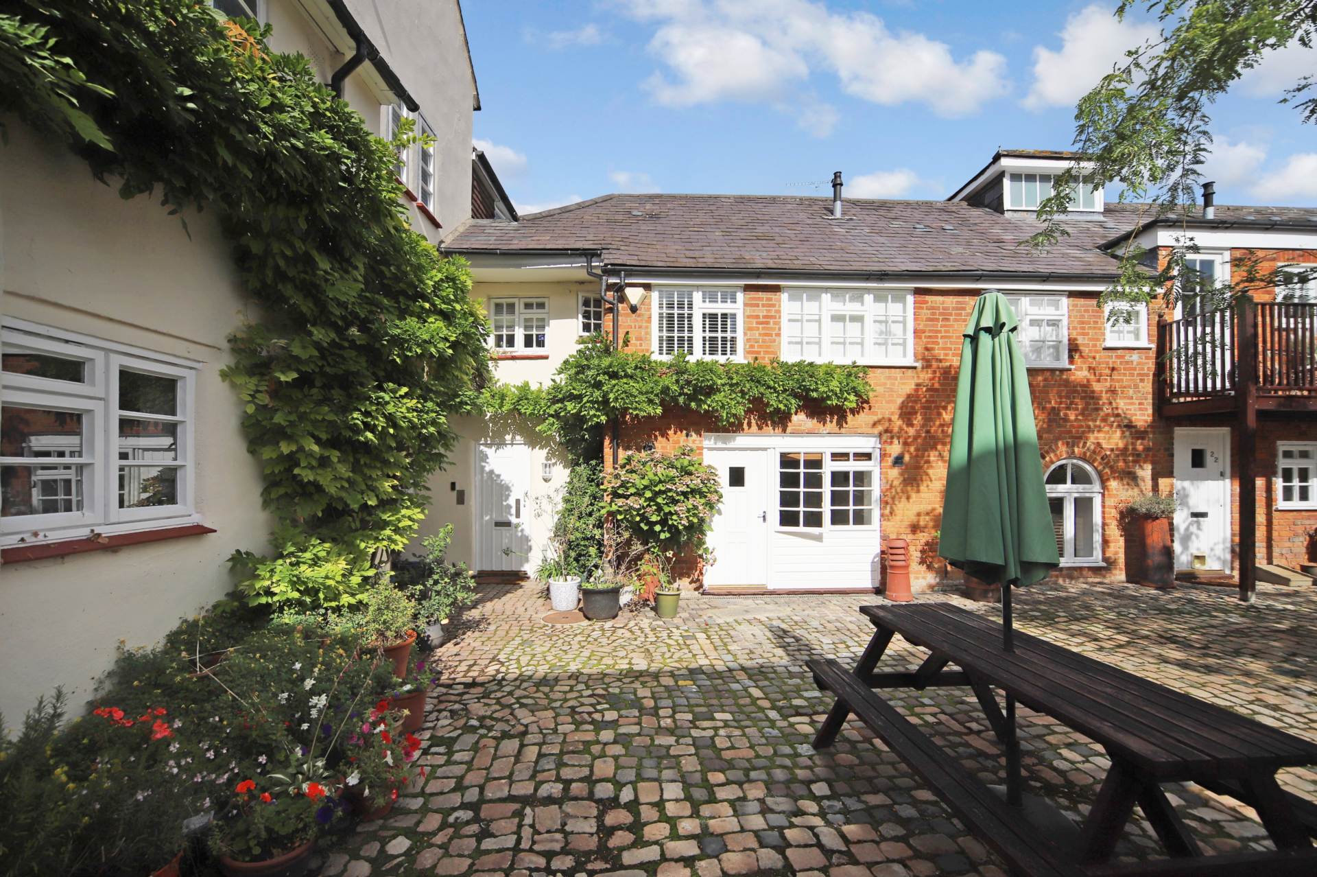 The Courtyards, Aston Clinton, Image 1