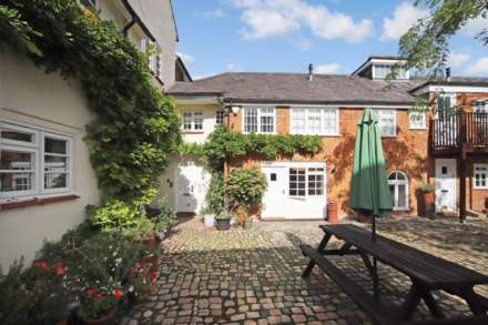 The Courtyards, Aston Clinton, Image 1
