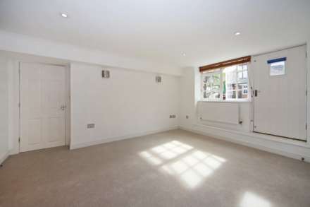 The Courtyards, Aston Clinton, Image 2
