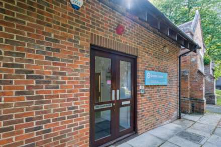 Sutton Court, Church Yard, Tring, Image 11