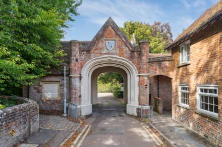 Sutton Court, Church Yard, Tring, Image 15