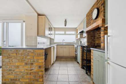 Upper Icknield Way, Aylesbury, Image 11