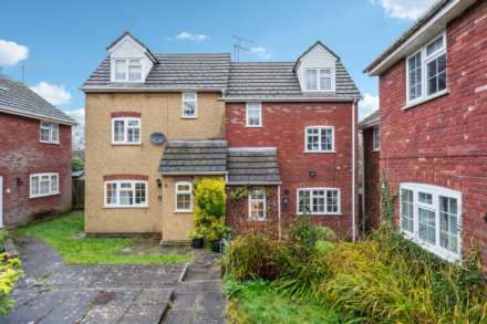 Parsonage Court, Tring, Image 1