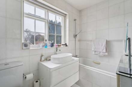 Parsonage Court, Tring, Image 17