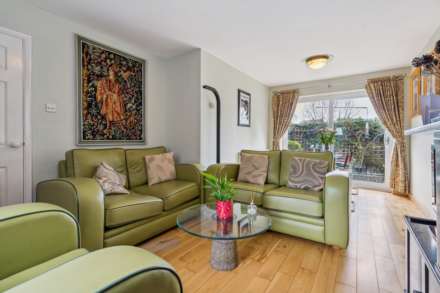 Parsonage Court, Tring, Image 3