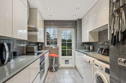 Parsonage Court, Tring, Image 7