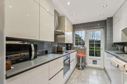 Parsonage Court, Tring, Image 8