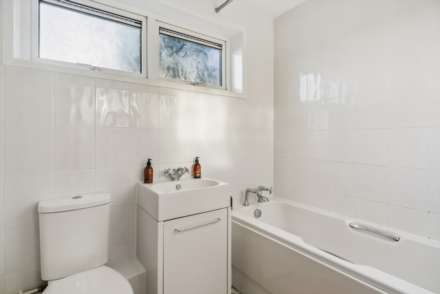 Kingsley Walk, Tring, Image 10