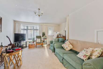 Kingsley Walk, Tring, Image 3