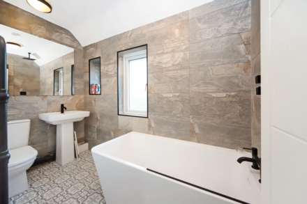 Wood Lane, Wendover, Image 11