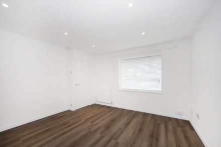 Isis Close, Aylesbury, Image 3